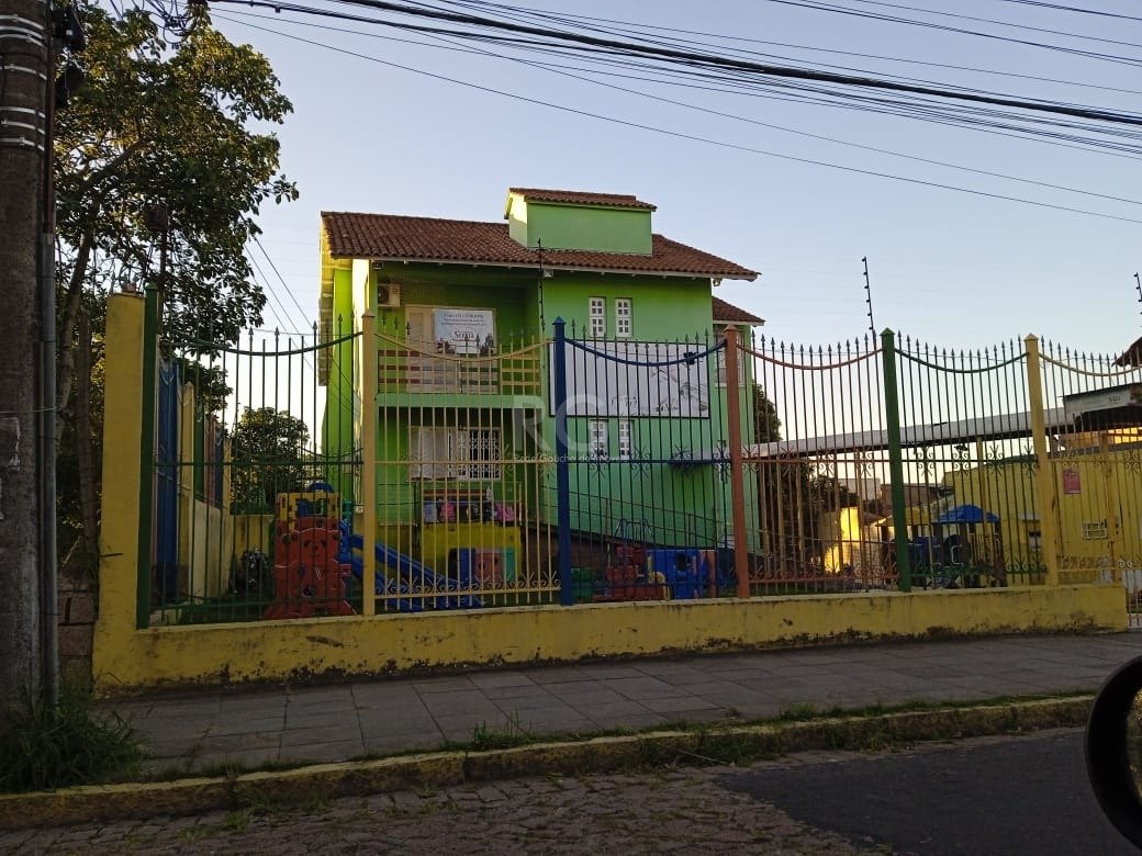 Casa Comercial no bairro Tristeza em Porto Alegre para Comprar