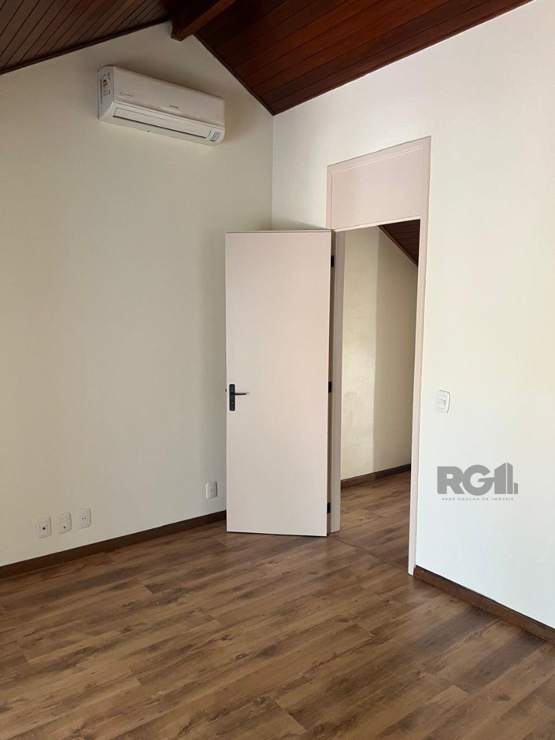 Casa de Condomínio para alugar com 4 quartos, 302m² - Foto 18