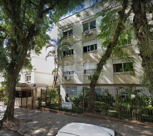 Apartamento com 97m², 3 dormitórios, 1 vaga no bairro São João em Porto Alegre para Comprar