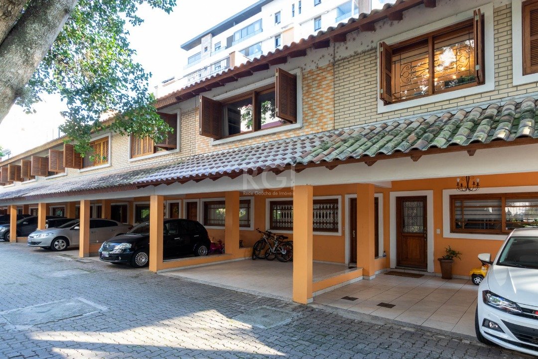 Casa de Condomínio à venda com 3 quartos, 220m² - Foto 1