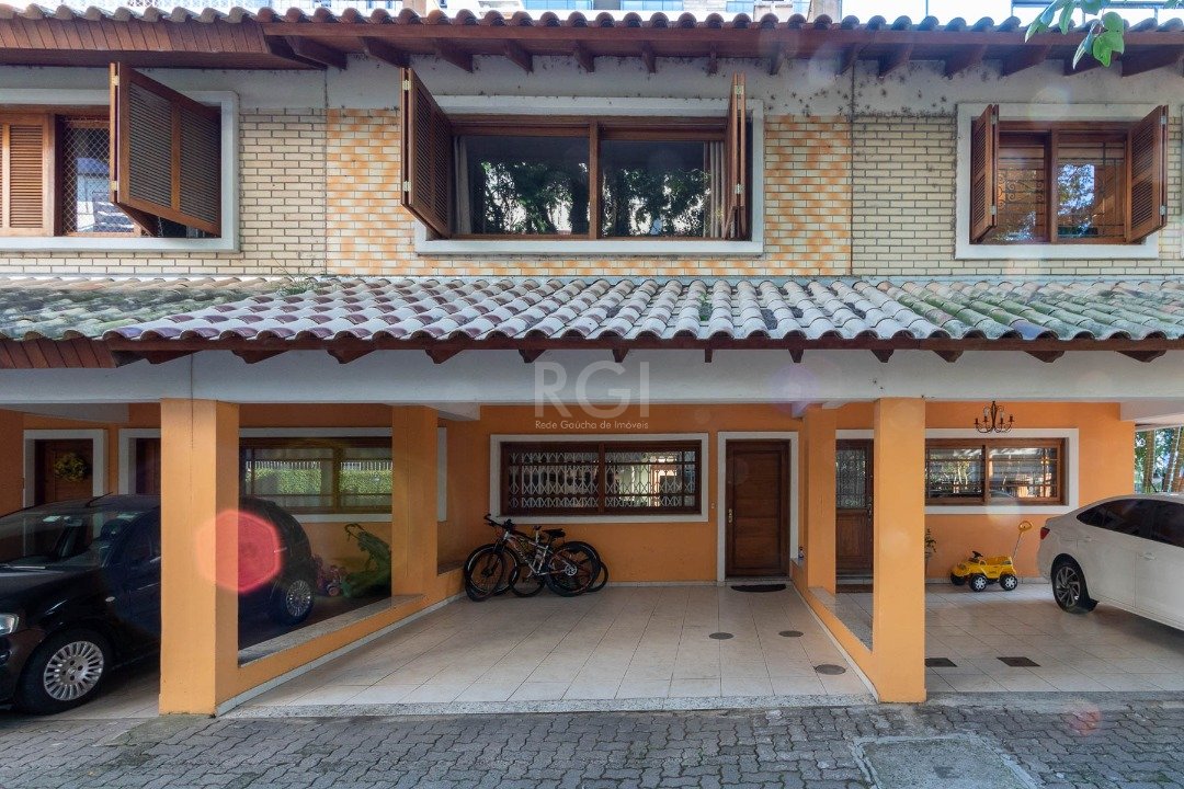 Casa de Condomínio à venda com 3 quartos, 220m² - Foto 2