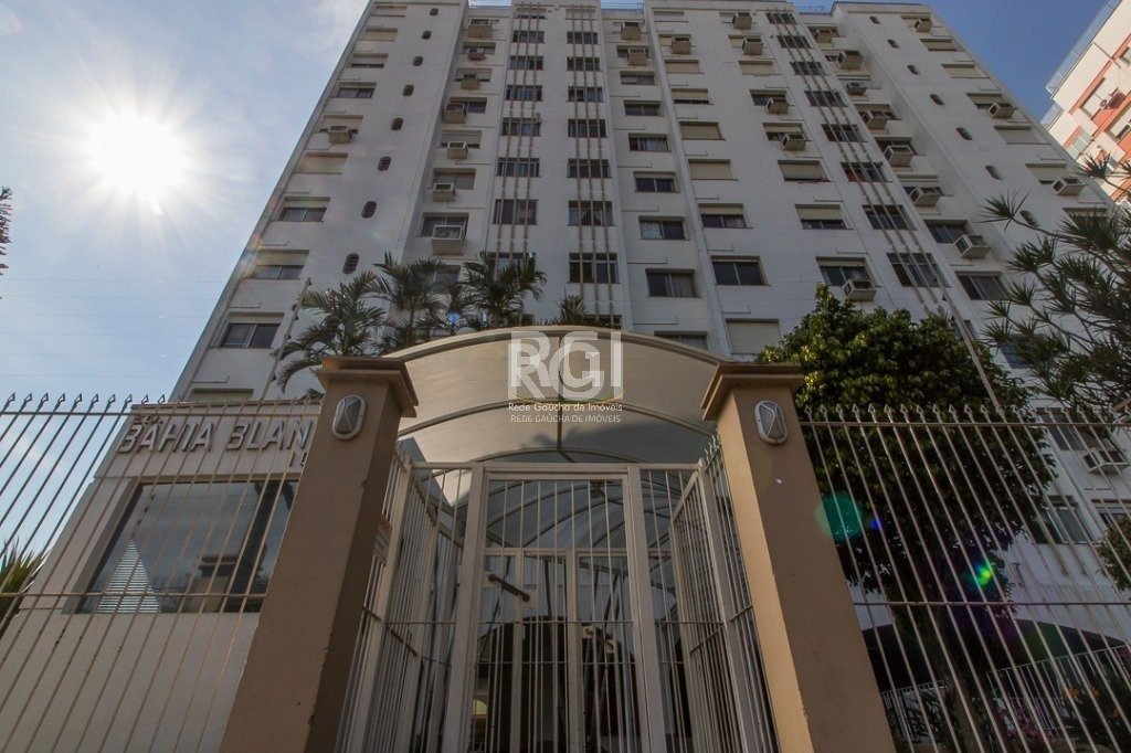 Apartamento com 64m², 2 dormitórios, 1 vaga no bairro Cristal em Porto Alegre para Comprar