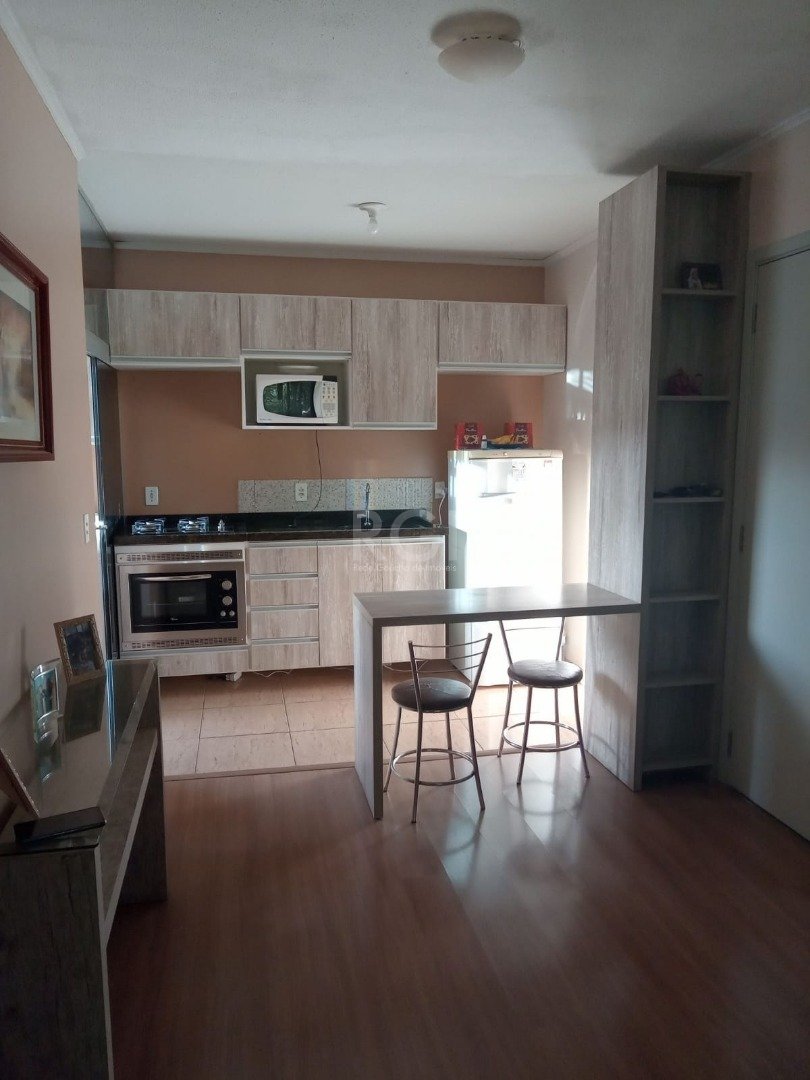 Apartamento com 60m², 2 dormitórios, 1 vaga no bairro Mario Quintana em Porto Alegre para Comprar