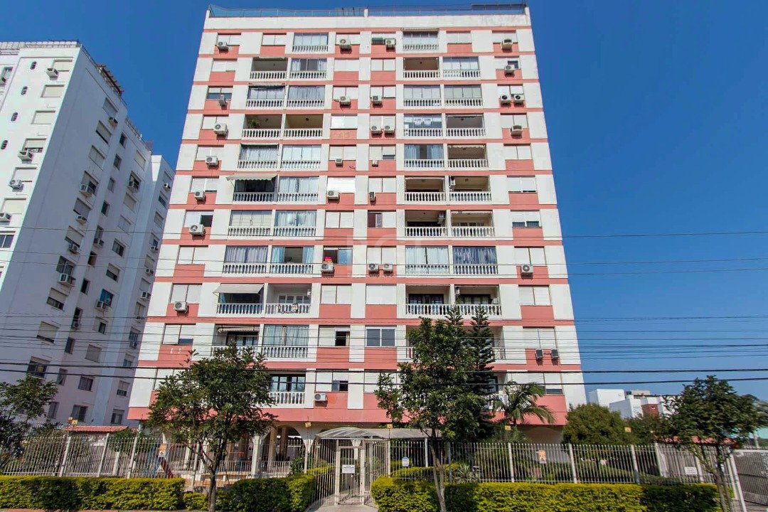 Cobertura com 230m², 3 dormitórios, 1 suíte, 2 vagas no bairro Cristal em Porto Alegre para Comprar