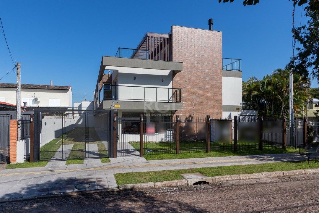 Casa Condominio com 306m², 3 dormitórios, 3 suítes, 3 vagas no bairro Vila Assunção em Porto Alegre para Comprar