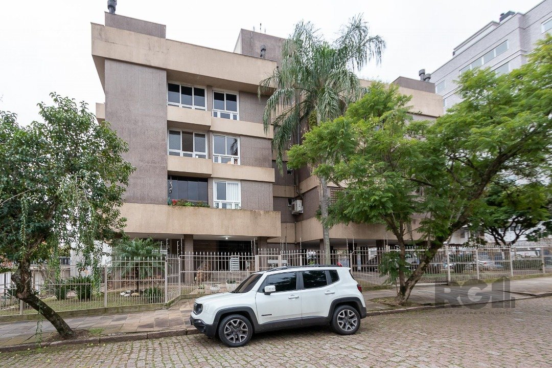 Apartamento com 137m², 3 dormitórios, 1 suíte, 2 vagas no bairro Jardim Lindóia em Porto Alegre para Comprar