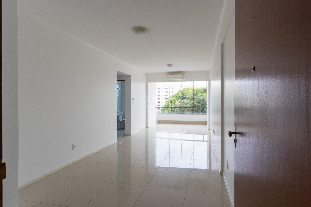 Apartamento à venda com 2 quartos, 70m² - Foto 2