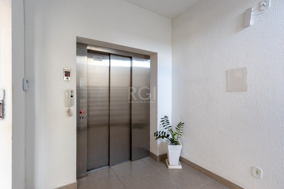 Apartamento à venda com 3 quartos, 106m² - Foto 2