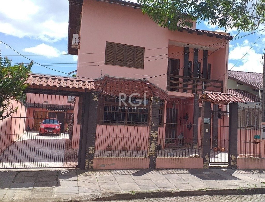 Casa com 273m², 3 dormitórios, 1 suíte, 4 vagas no bairro Aberta dos Morros em Porto Alegre para Comprar