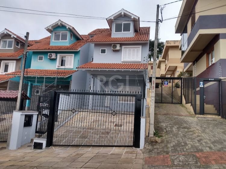 Casa à venda com 3 quartos, 150m² - Foto 1