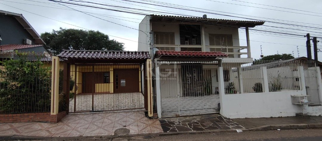Casa com 180m², 4 dormitórios, 1 suíte, 3 vagas no bairro Campo Novo em Porto Alegre para Comprar