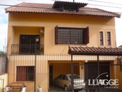 Casa com 530m², 4 dormitórios, 1 suíte, 4 vagas no bairro Coronel Aparício Borges em Porto Alegre para Comprar